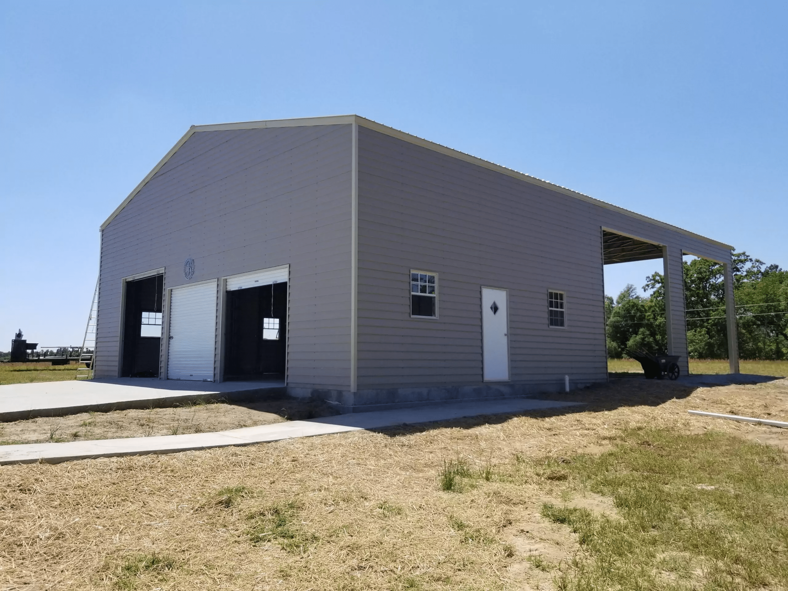 Gray -colored meta building 