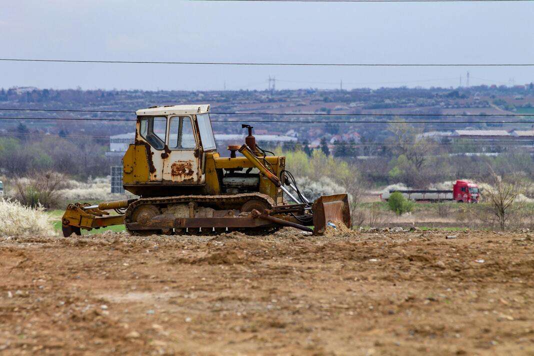 Leveling and grading site for metal building