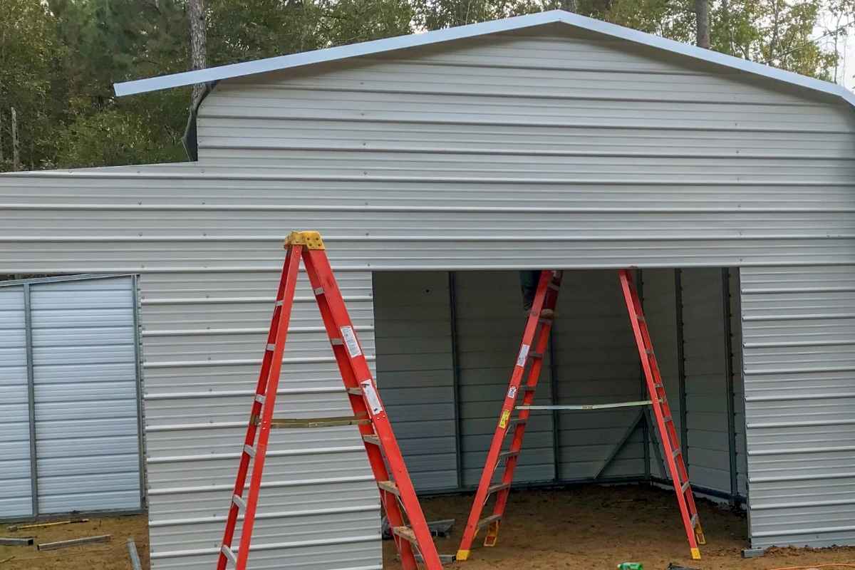 Metal building without a concrete slab